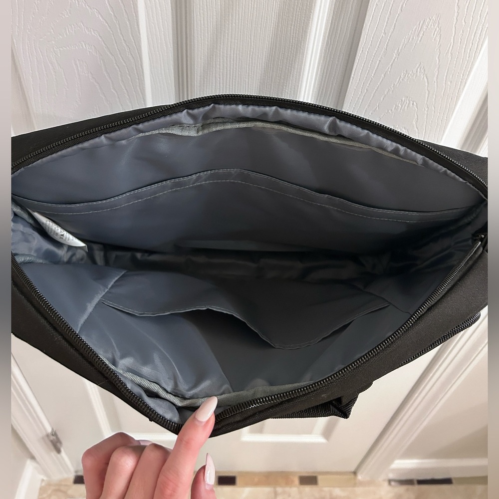Amazon basics brief case - Picture 3 of 5